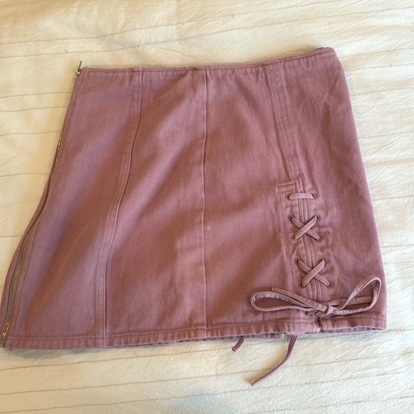 Pink detailed skirt with zipper on side - Picture 1 of 3